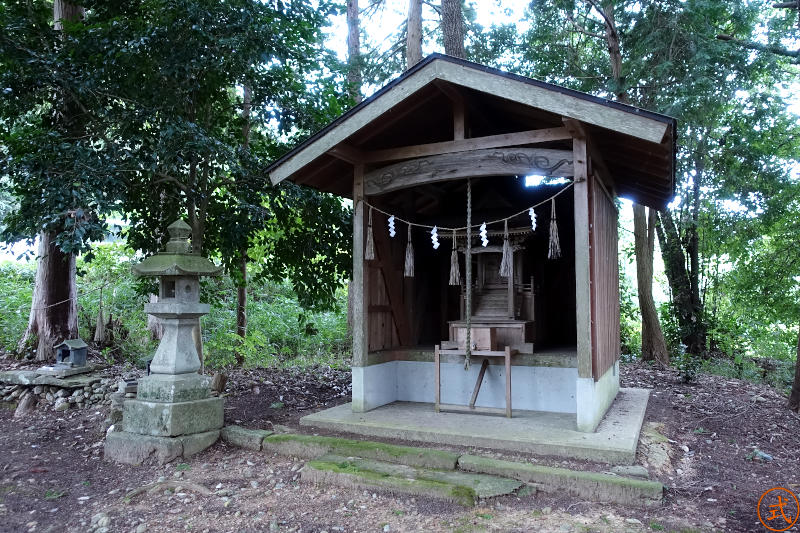 こちらの祠の詳細も不明。