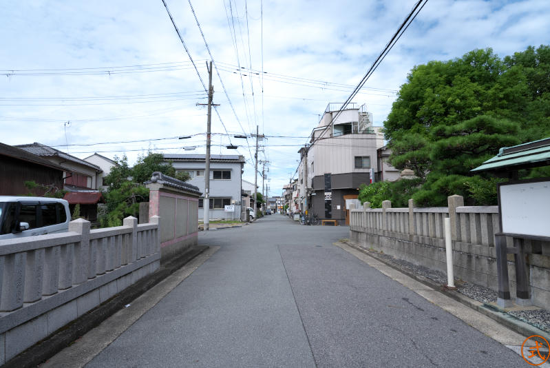 左側（西）を望む。国道2号線からは500メートルほど南にある。